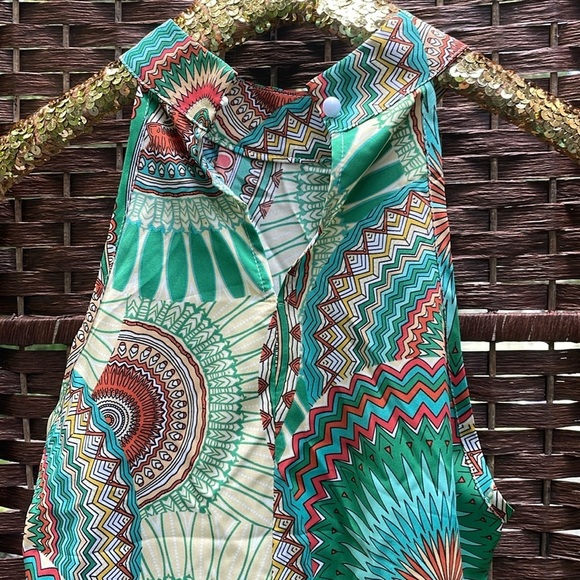 Small Green Retro Print Halter Dress - Picture 9 of 13